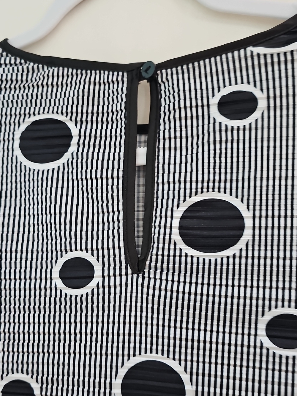 Renuar Black & White Polka Dot Ruffle Sleeve Top - Picture 4 of 7